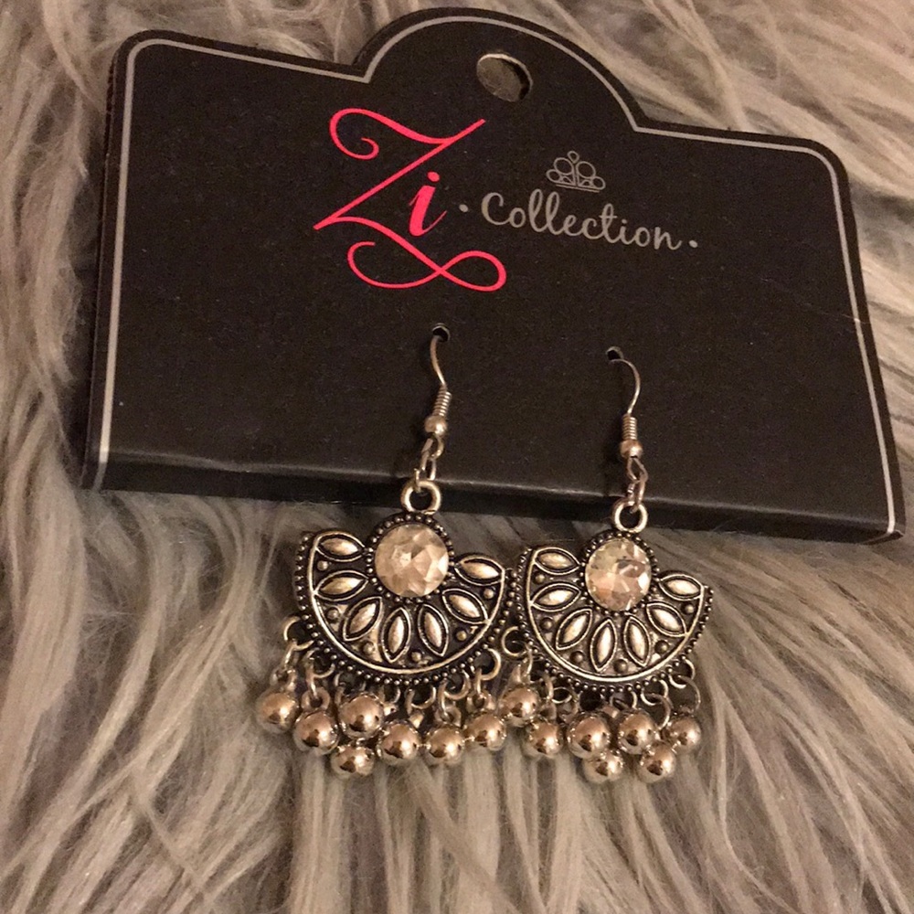 SILVER DANGLING EARRINGS